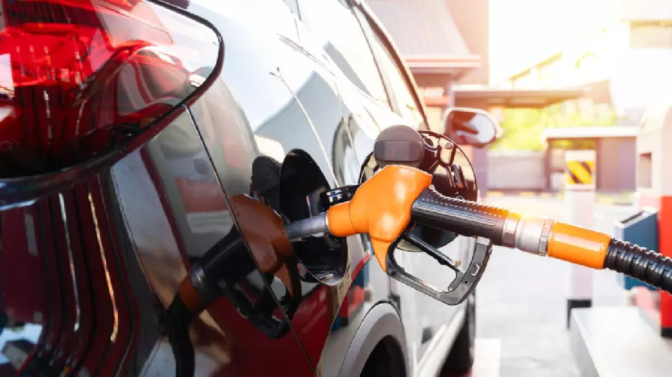 Benzina trece de 9 lei/litru în România. Scumpiri în mai multe orașe, iar prețurile continuă să crească