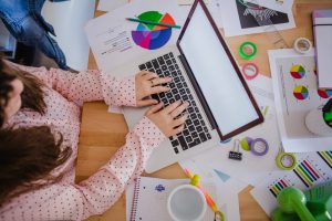 Cum să creezi o strategie de marketing digital pentru o afacere mică în 2026